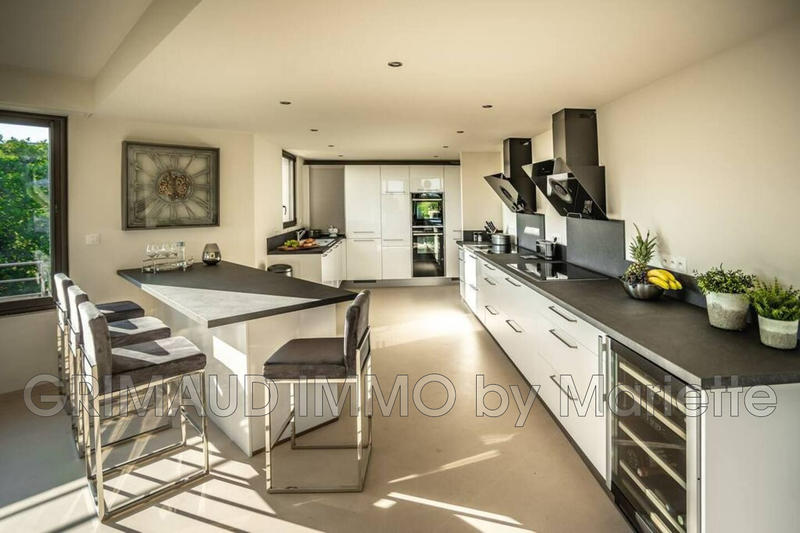 Villa - 306 m² - 7 pièces