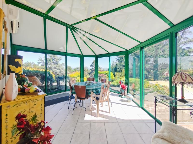 Maison - 201 m² - 7 pièces