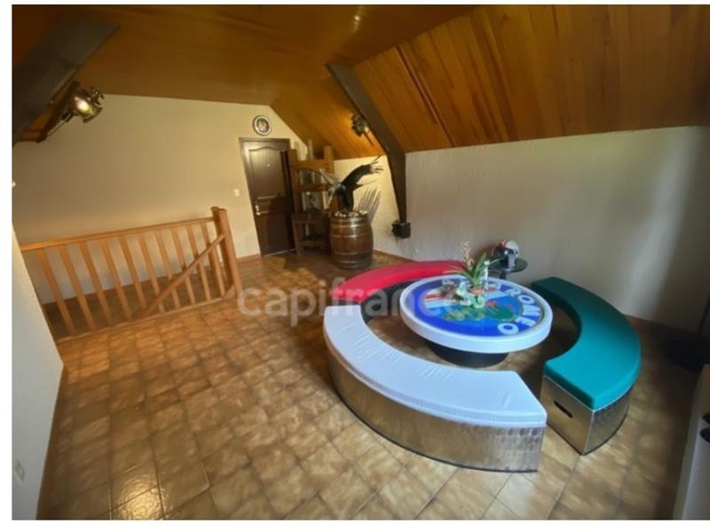 Maison - 185 m² - 9 pièces