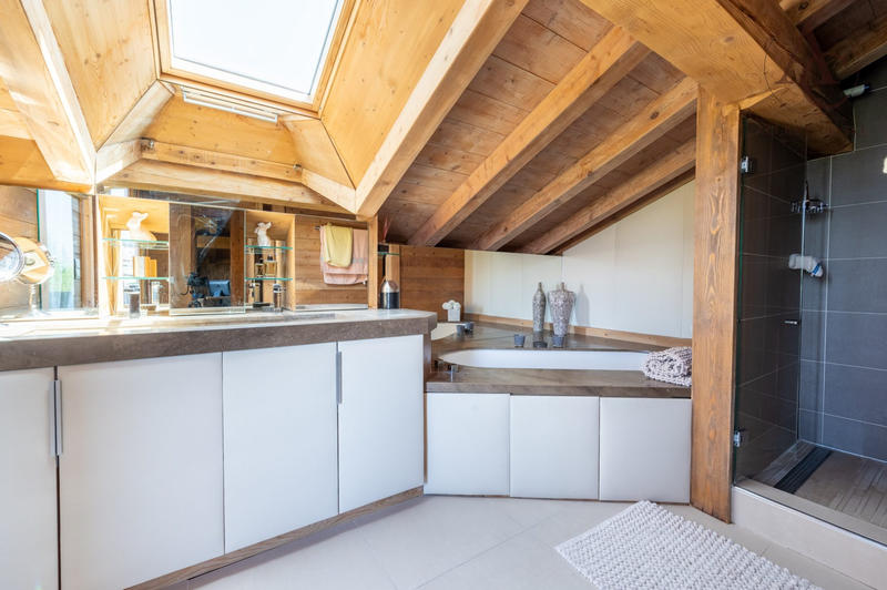 Châlet - 391 m² - 8 pièces