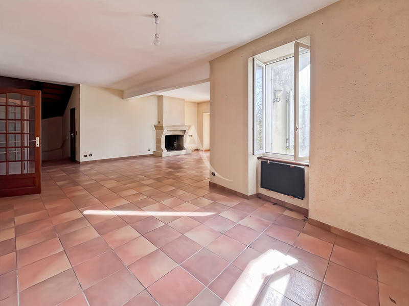 Maison - 230 m² - 8 pièces