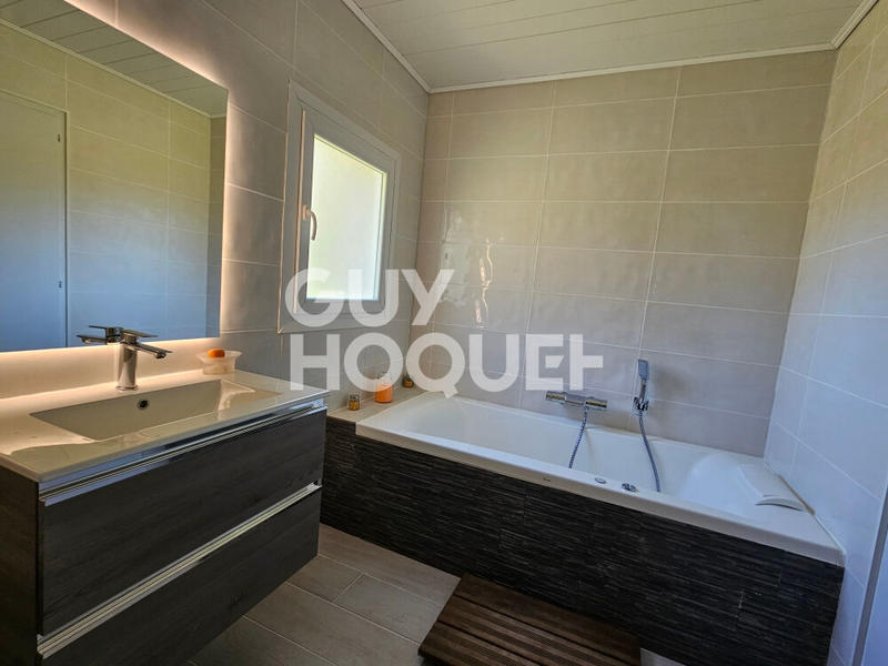 Maison - 250 m² - 7 pièces