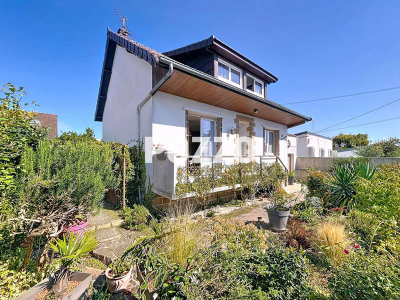 Maison - 94 m² - 5 pièces