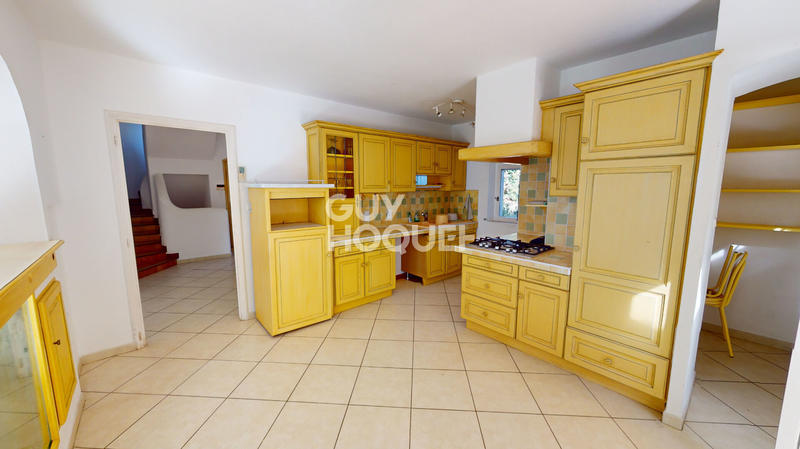 Maison - 305 m² - 10 pièces