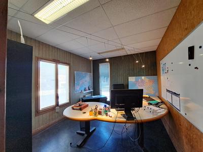 Local d'activité / Entrepôt - 2 161 m² - 3 pièces