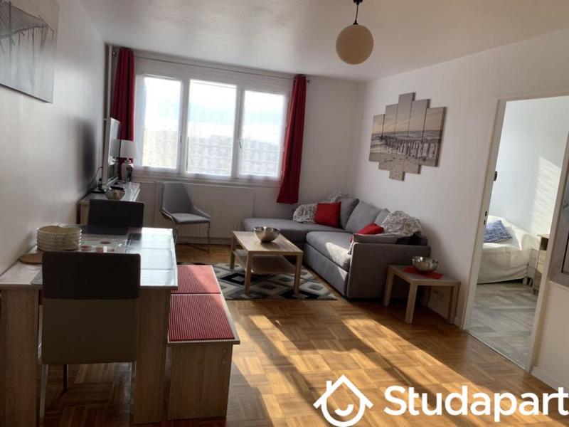 Chambre - 9 m² - 1 pièce