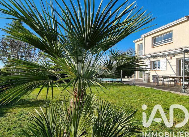 Maison - 185 m² - 8 pièces