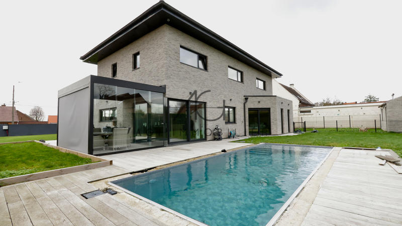 Maison - 228 m² - 5 pièces