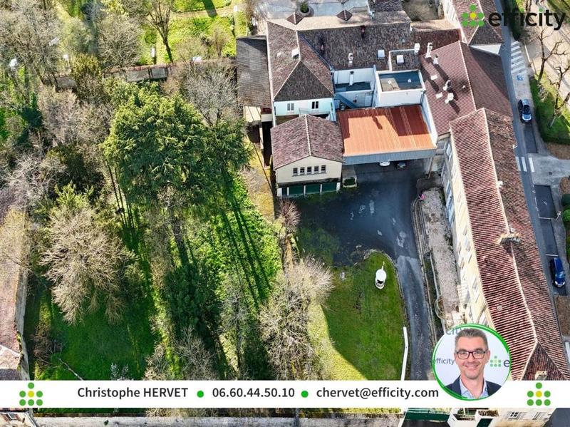 Maison - 381 m² - 11 pièces