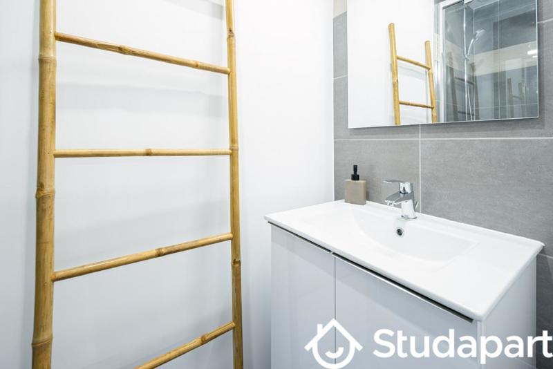 Chambre - 11 m² - 1 pièce