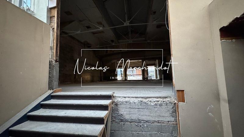 Local commercial - 400 m² - 1 pièce