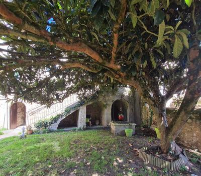 Maison - 249 m² - 9 pièces