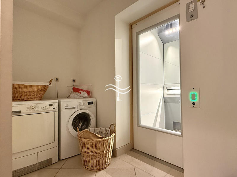 Maison - 215 m² - 6 pièces