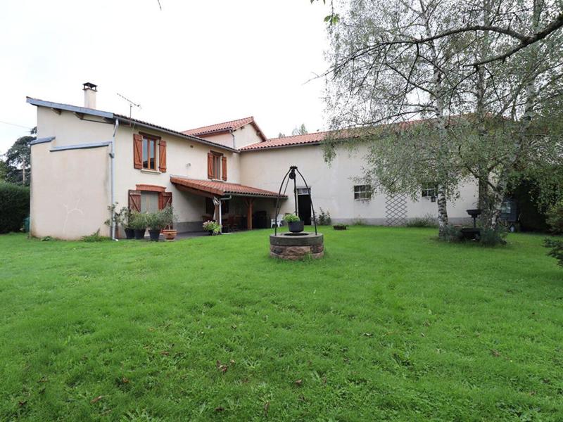 Maison - 220 m² - 6 pièces