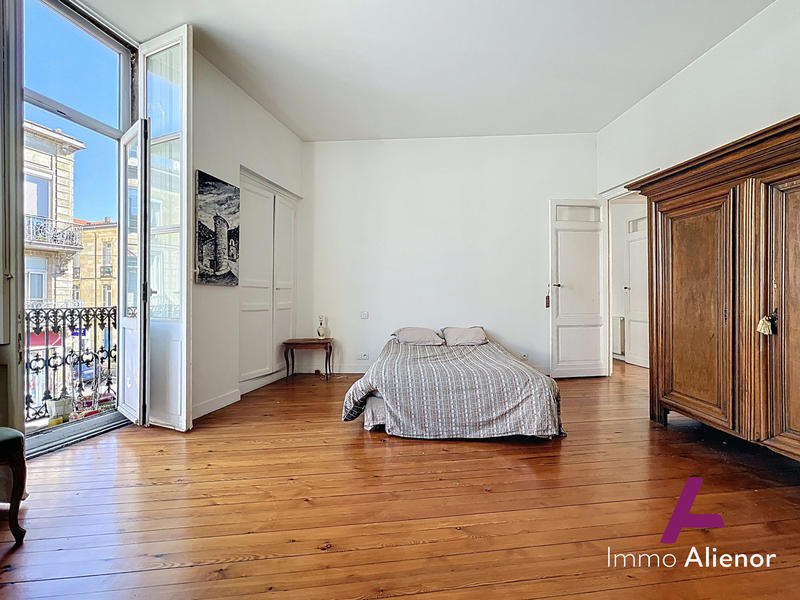 Appartement - 99 m² - 5 pièces