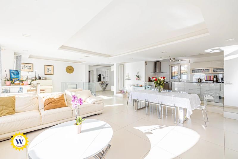 Villa - 223 m² - 6 pièces