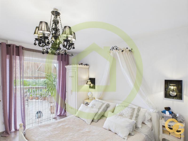 Maison - 233 m² - 7 pièces