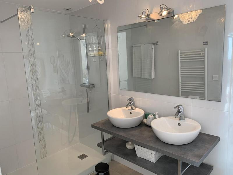 Maison chambre d'hôtes - 400 m² - 16 pièces