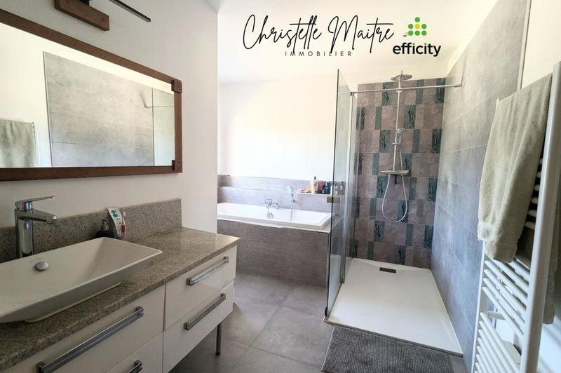 Maison - 333 m² - 10 pièces