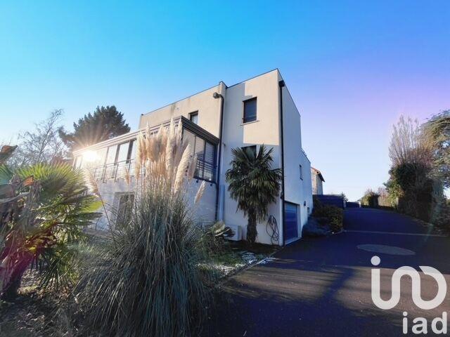 Maison de maîtres - 365 m² - 9 pièces