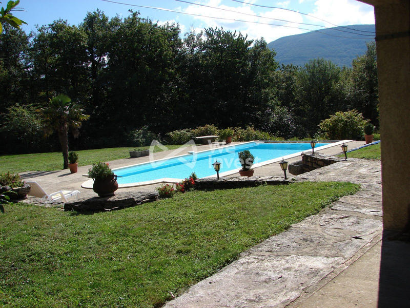 Maison traditionnelle - 340 m² - 11 pièces