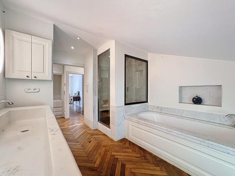 Villa - 230 m² - 6 pièces