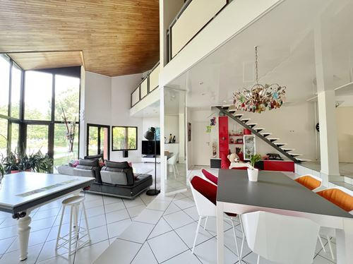 Villa - 216 m² - 6 pièces