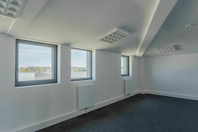Bureau - 76 m²
