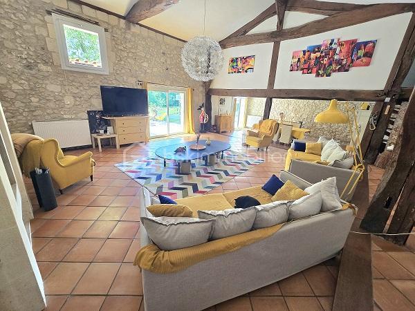 Demeure - 379 m² - 10 pièces