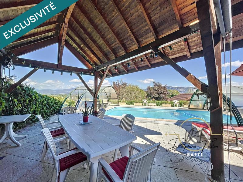 Maison - 250 m² - 9 pièces