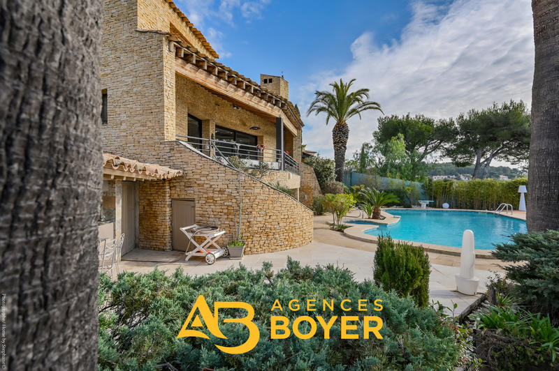 Maison - 300 m² - 8 pièces