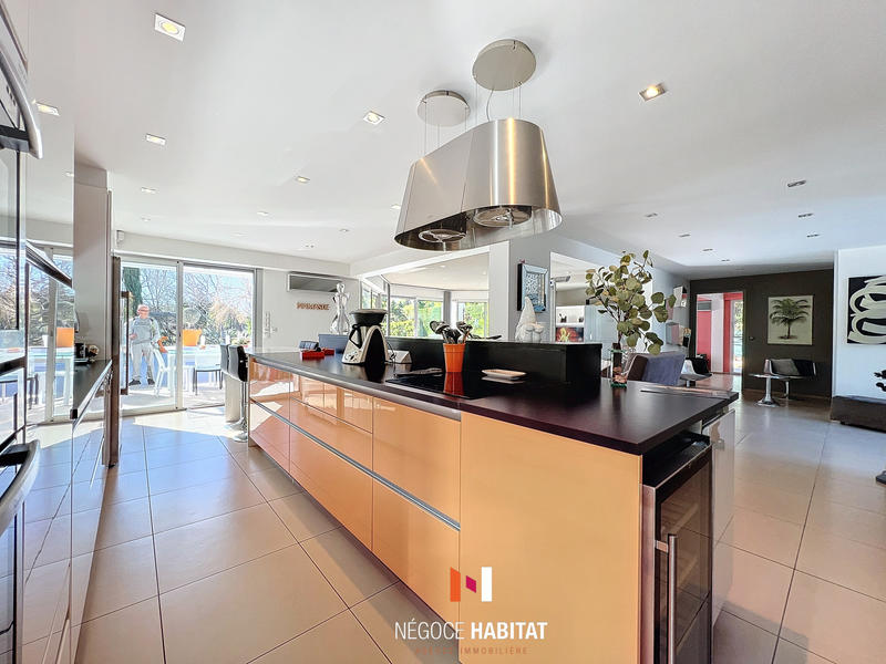 Maison - 251 m² - 6 pièces