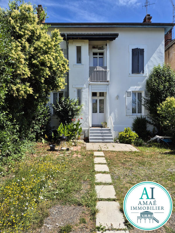 Maison - 225 m² - 10 pièces