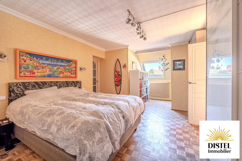 Maison - 241 m² - 8 pièces