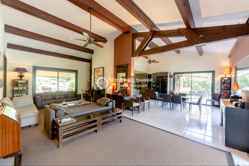 Villa - 250 m² - 6 pièces