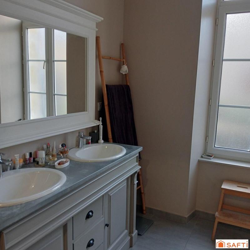 Maison - 254 m² - 9 pièces