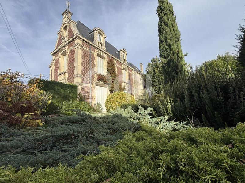 Maison - 175 m² - 9 pièces