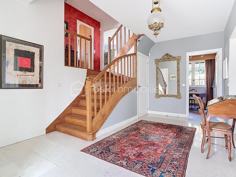 Maison - 207 m² - 6 pièces