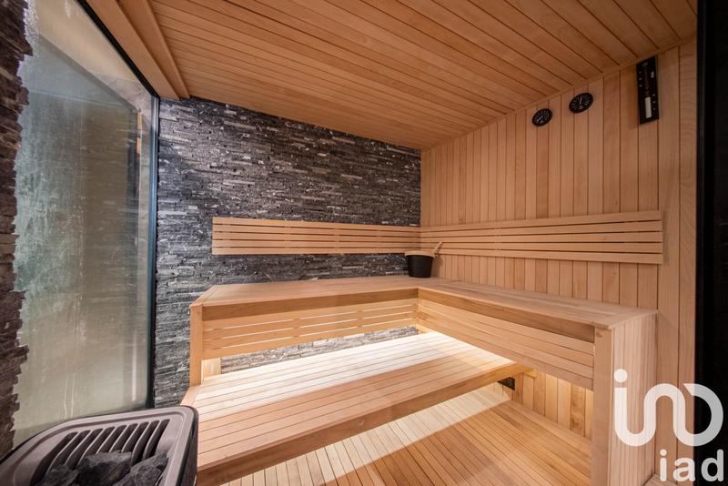 Maison - 560 m² - 7 pièces