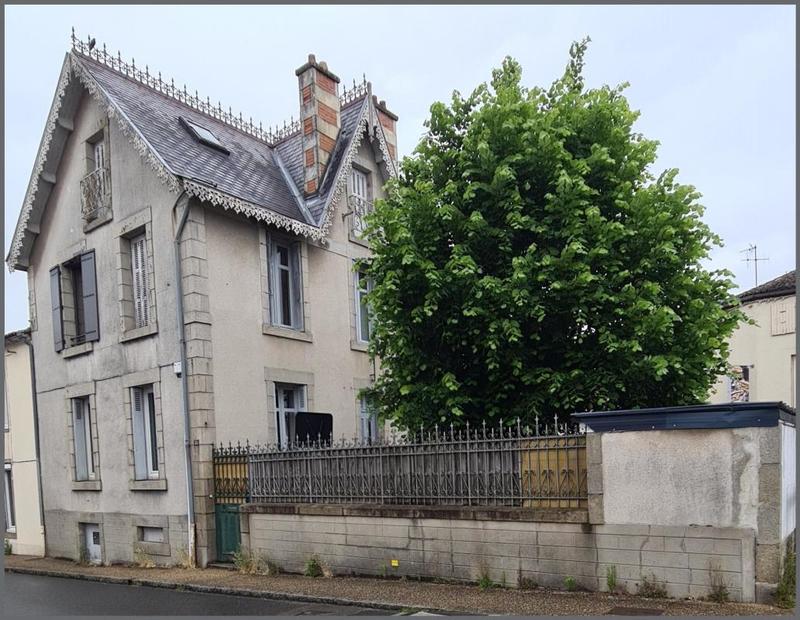 Maison - 160 m² - 10 pièces