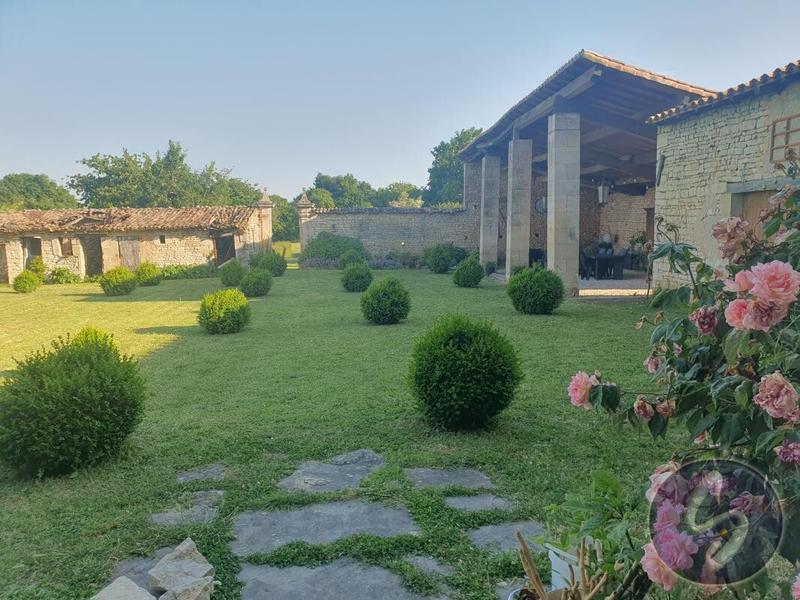 Maison - 327 m² - 9 pièces