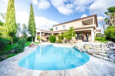 Maison - 226 m² - 8 pièces