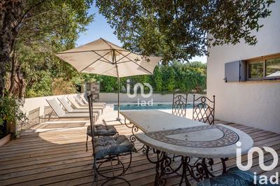 Maison - 220 m² - 6 pièces