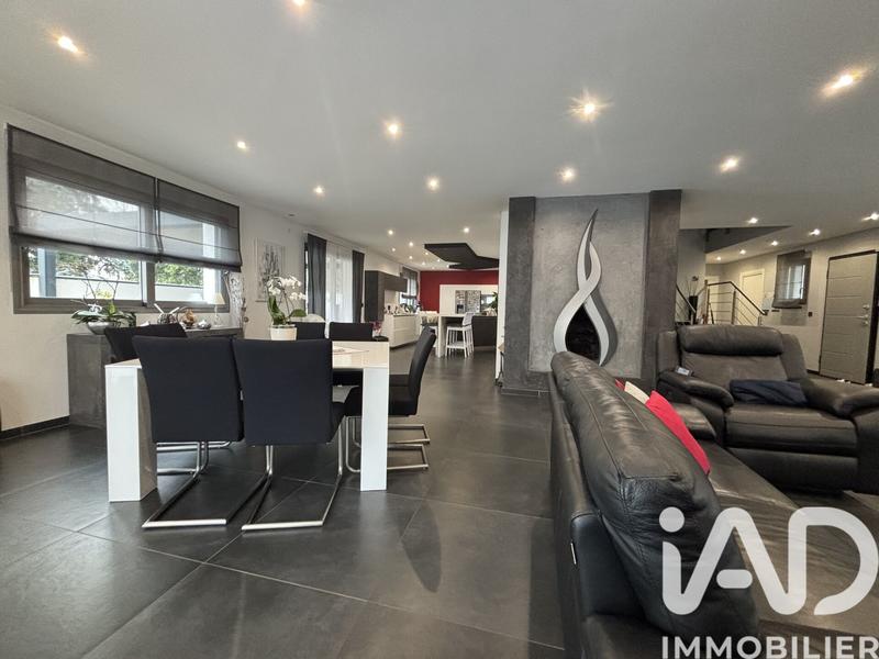 Maison - 236 m² - 10 pièces