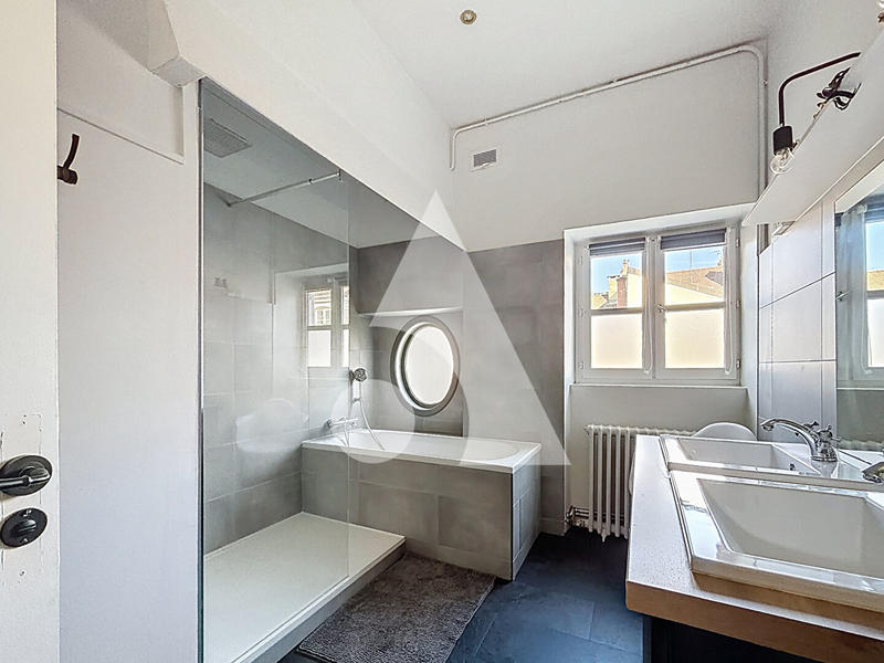 Appartement - 250 m² - 10 pièces