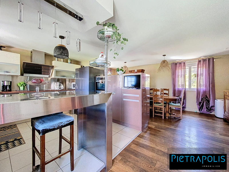 Maison - 140 m² - 5 pièces