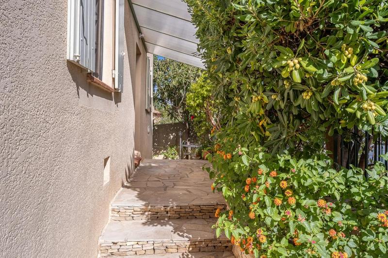 Maison - 248 m² - 8 pièces