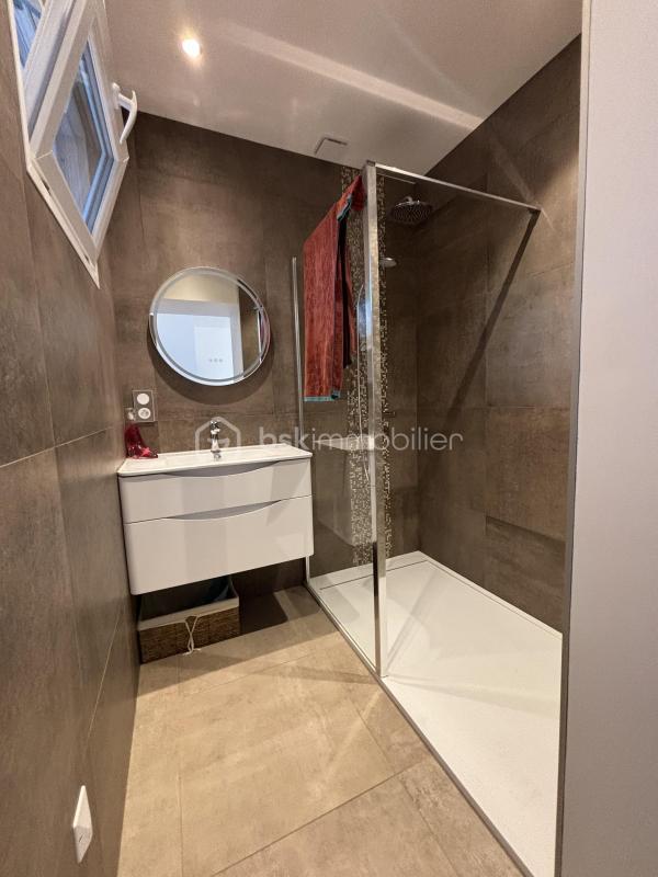 Maison - 460 m² - 12 pièces