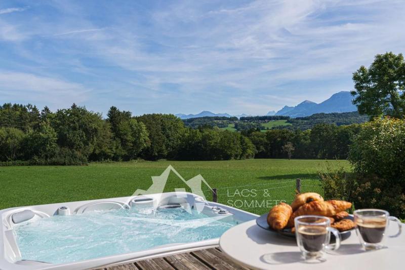 Villa - 243 m² - 9 pièces