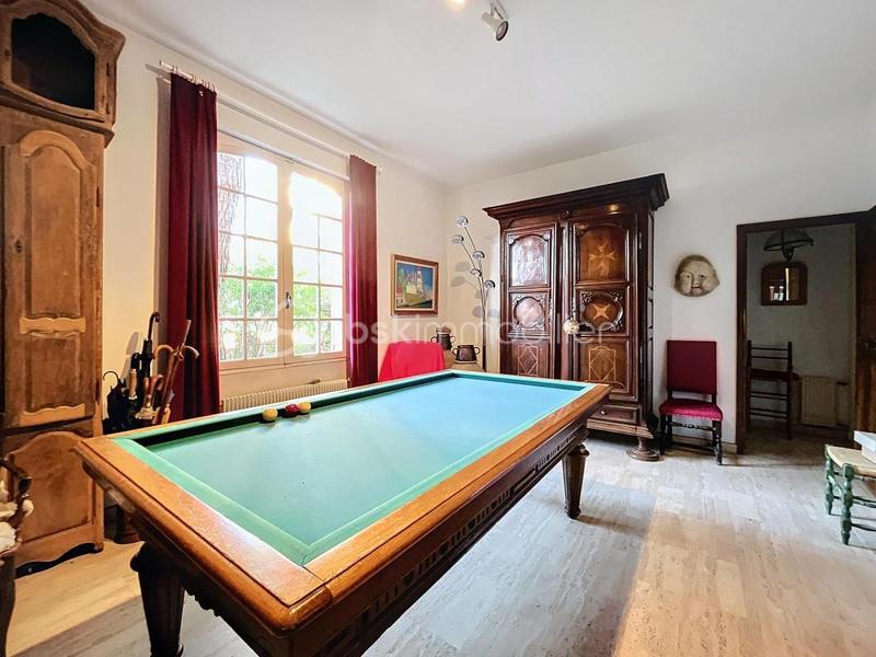 Maison - 280 m² - 10 pièces